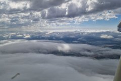 Rückflug zwischen den Wolken